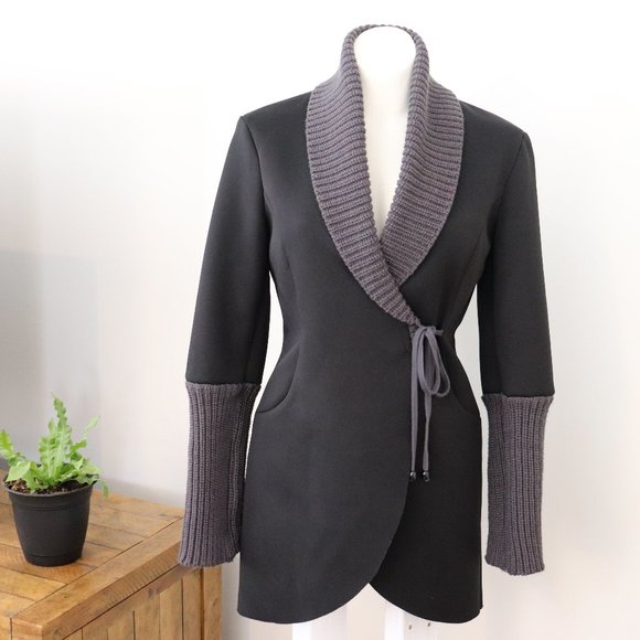 VENUS Jackets & Blazers - Venus Black and Gray Jacket, size Small